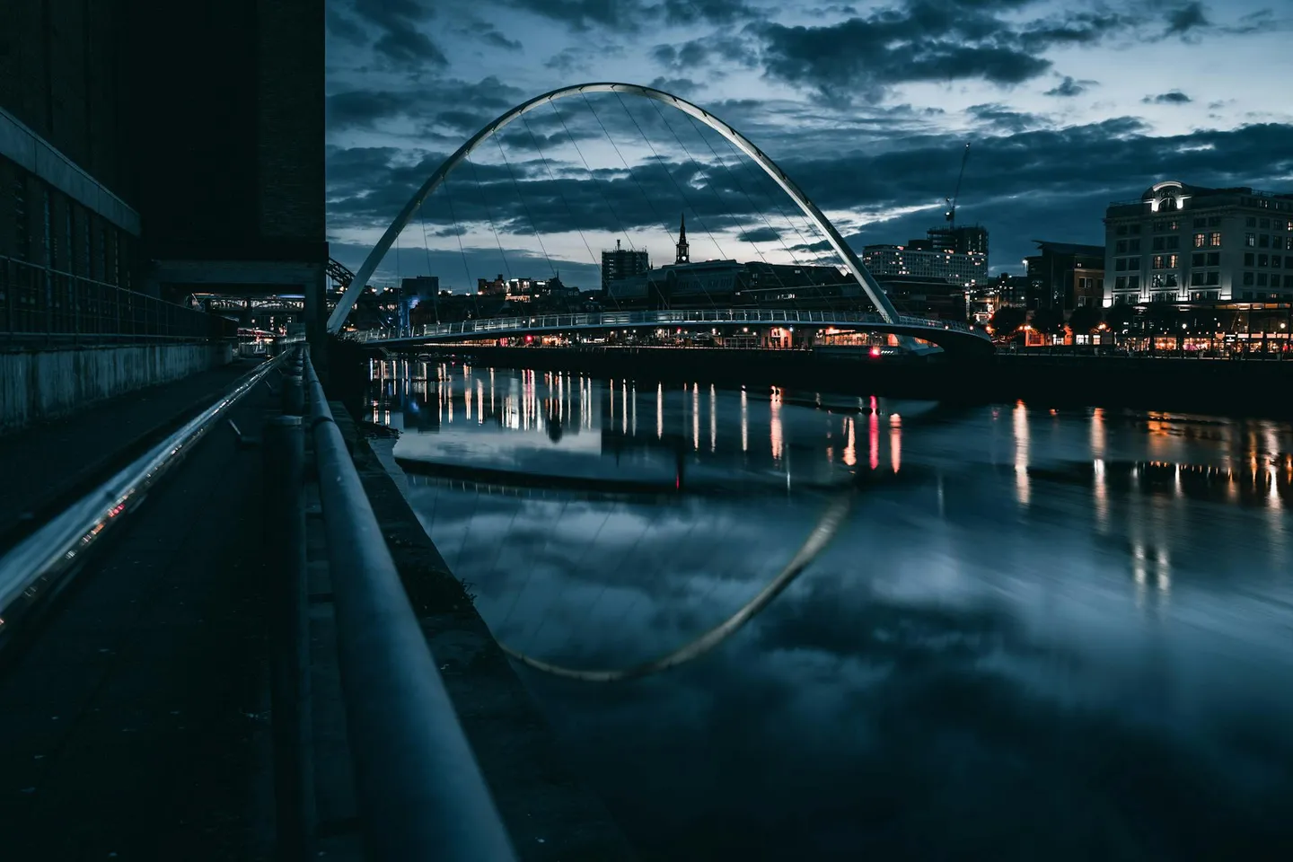 Gateshead Millennium Bridge, Newcastle upon Tyne, at night